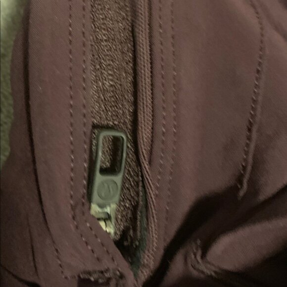 Lululemon Men's Burgundy Shorts, Size LargeExcellent Condition, no size dot - Picture 9 of 9